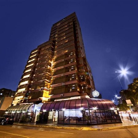 J&A Classic Hotel ليما المظهر الخارجي الصورة The hotel at night