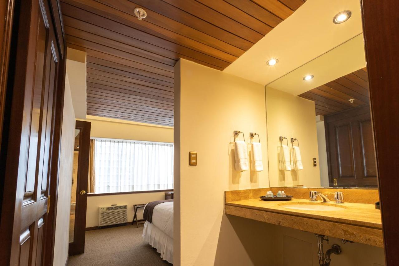 J&A Classic Hotel ليما المظهر الخارجي الصورة A room at the hotel