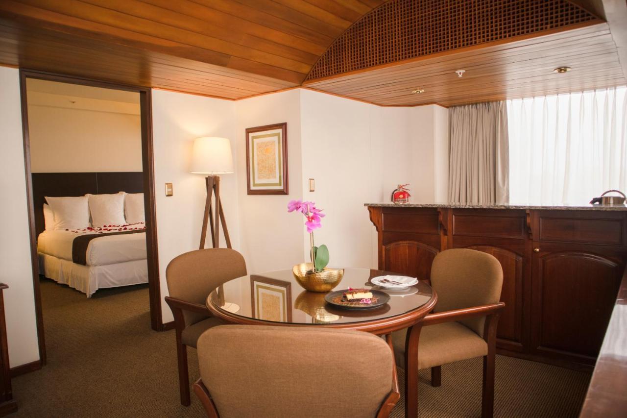 J&A Classic Hotel ليما المظهر الخارجي الصورة Suite at the hotel