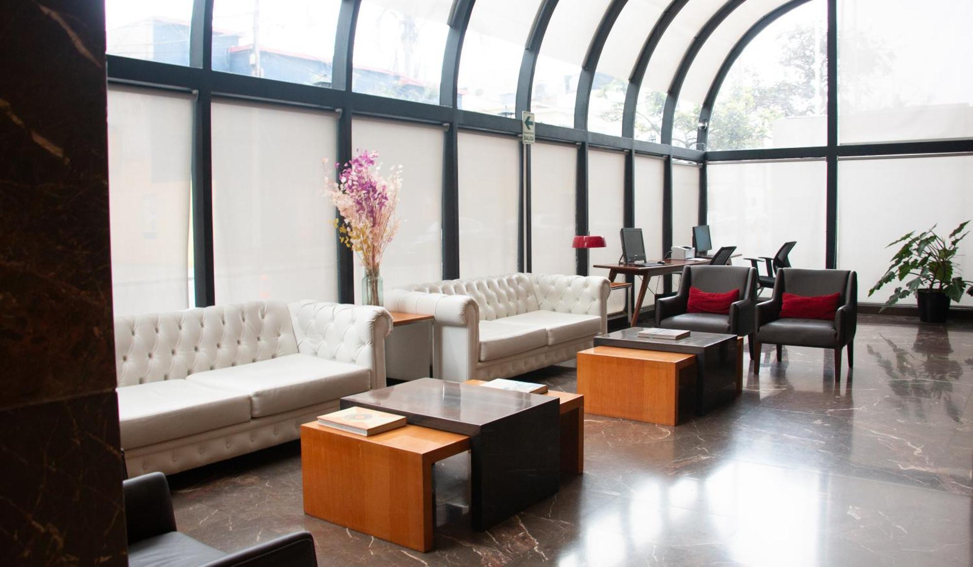 J&A Classic Hotel ليما المظهر الخارجي الصورة The lounge at the airport