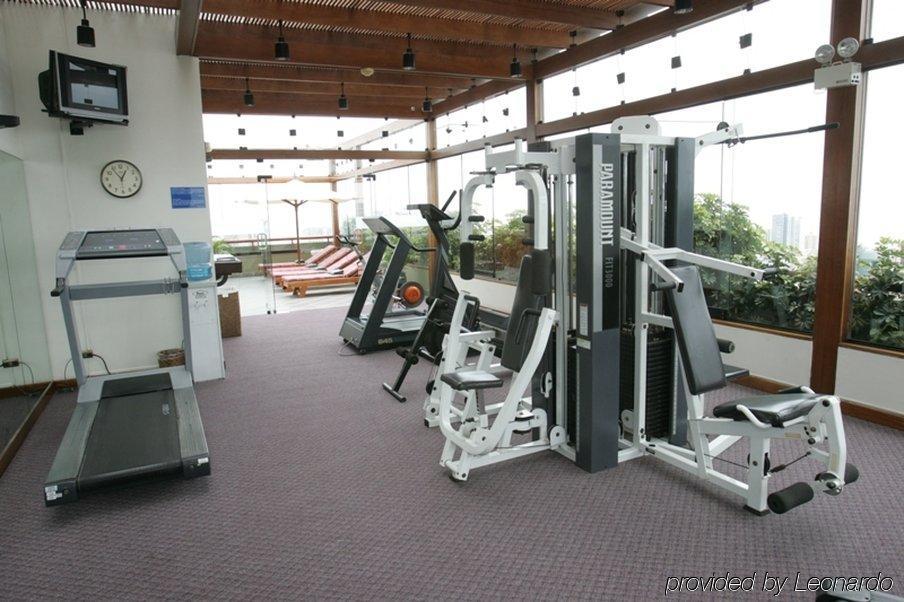 J&A Classic Hotel ليما المرافق الصورة The gym at the 36th floor