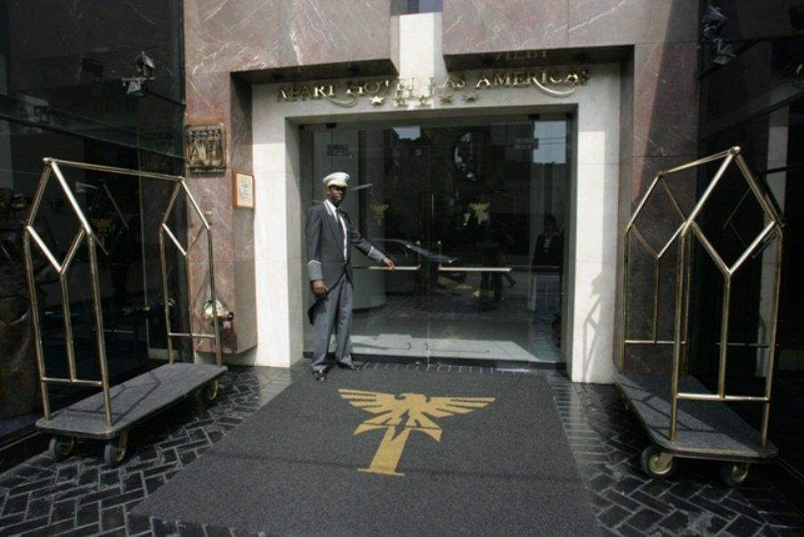 J&A Classic Hotel ليما المظهر الخارجي الصورة Entrance to the hotel