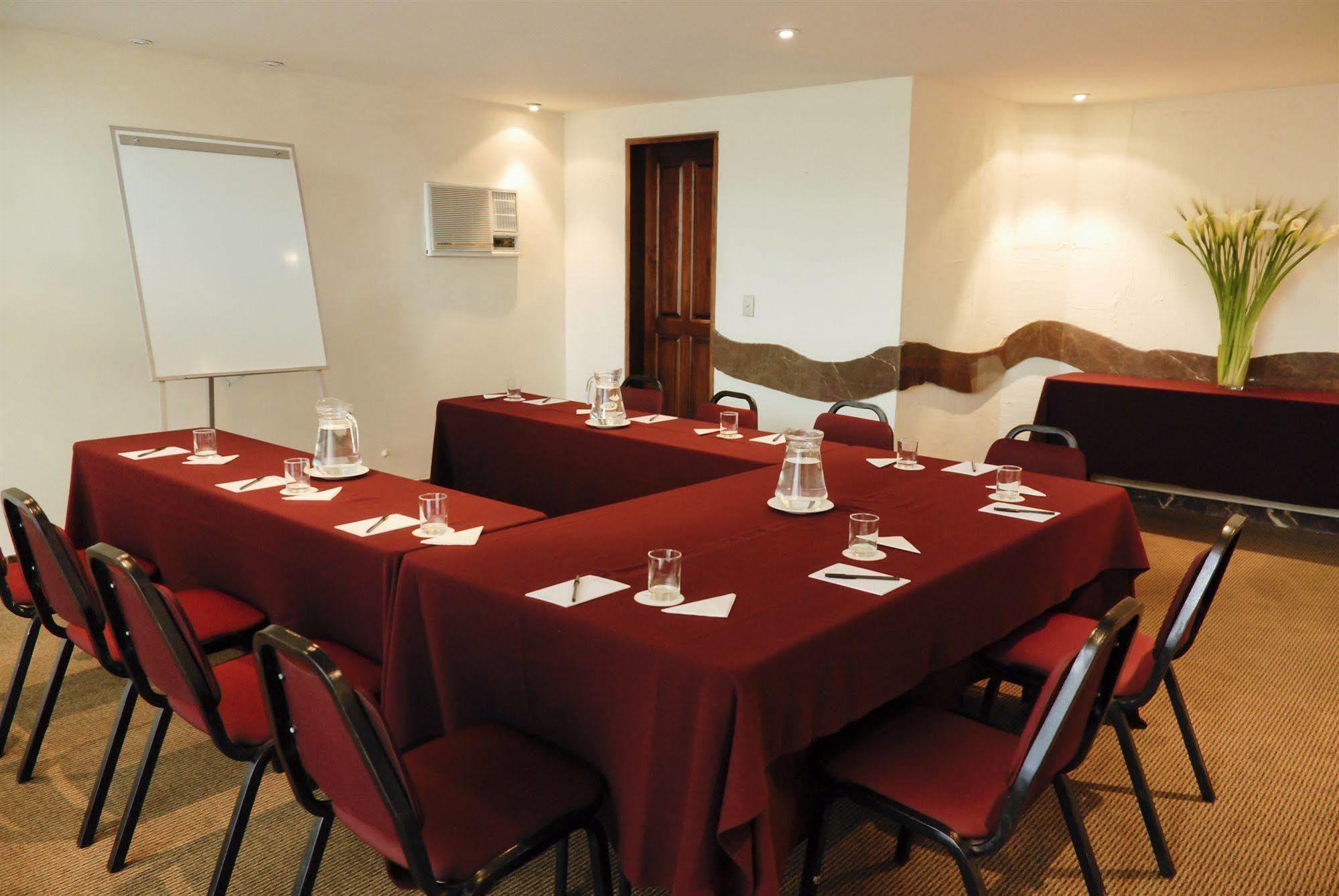 J&A Classic Hotel ليما المظهر الخارجي الصورة A meeting room at the hotel