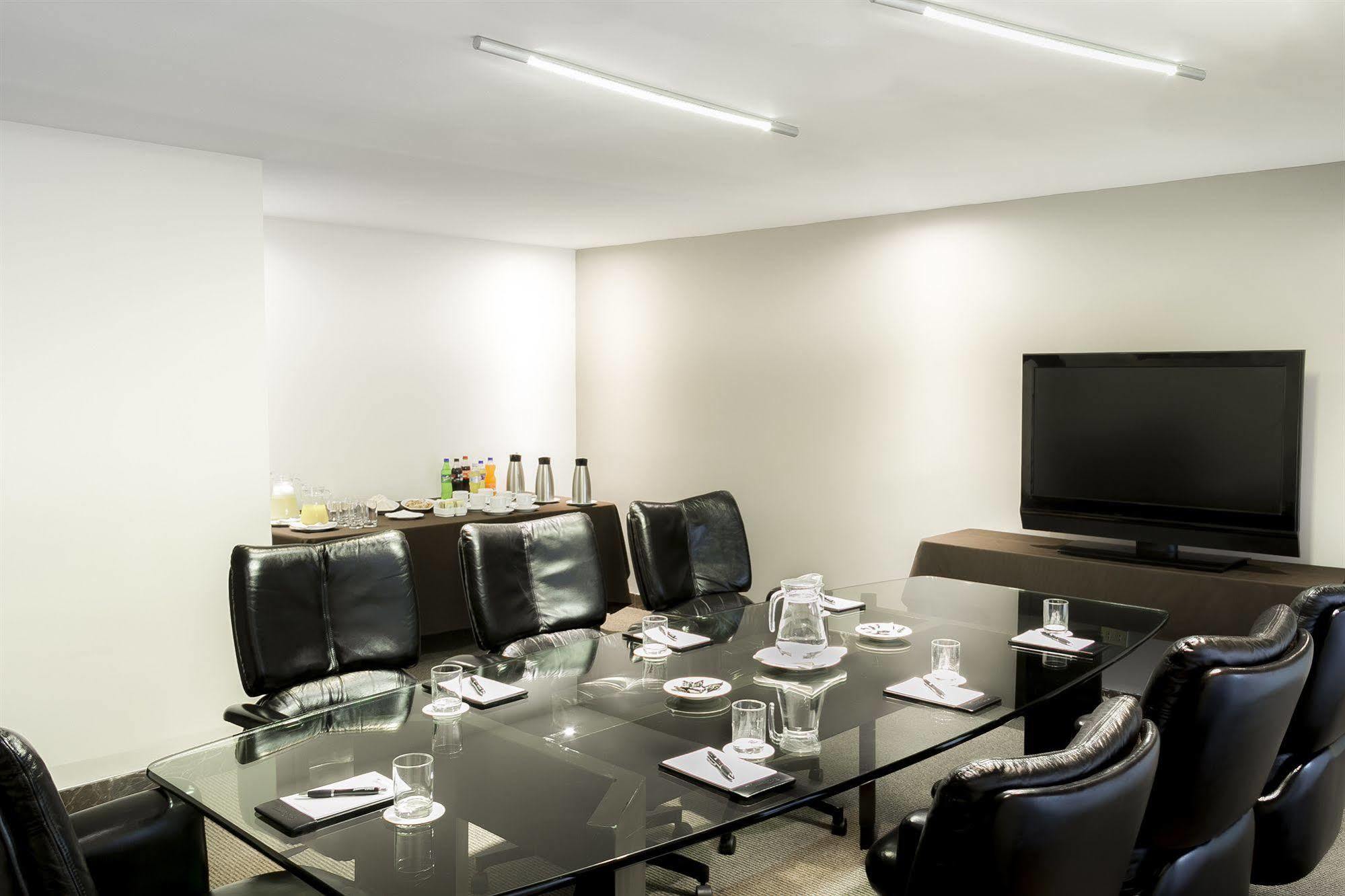 J&A Classic Hotel ليما المظهر الخارجي الصورة Meeting room at the hotel
