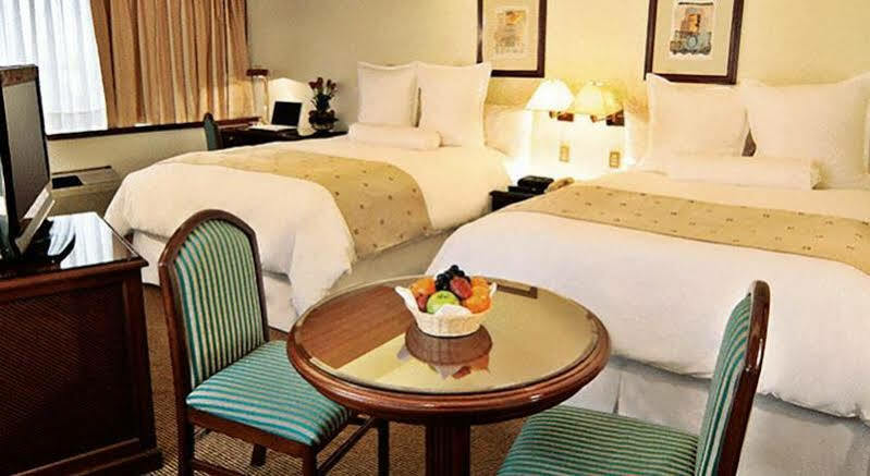 J&A Classic Hotel ليما المظهر الخارجي الصورة A room at the hotel